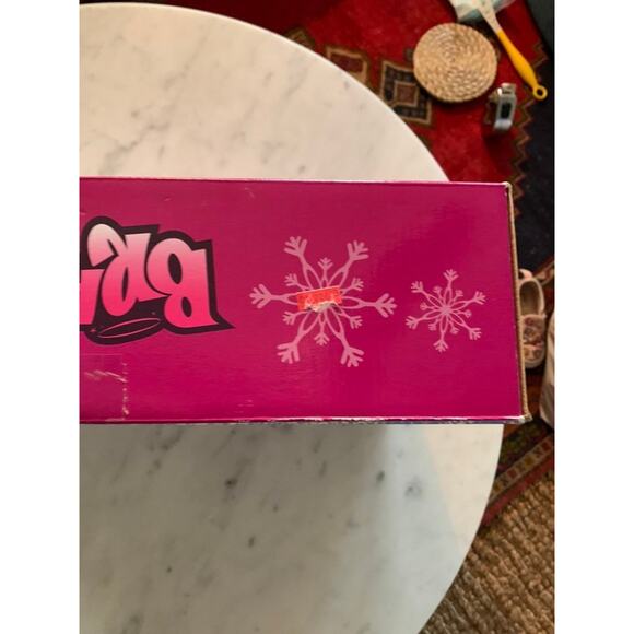 NIB Bratz Pink Winter Dream Cabin - Picture 10 of 10